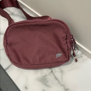 Fabletics Belt Bag in Moonlight Mauve